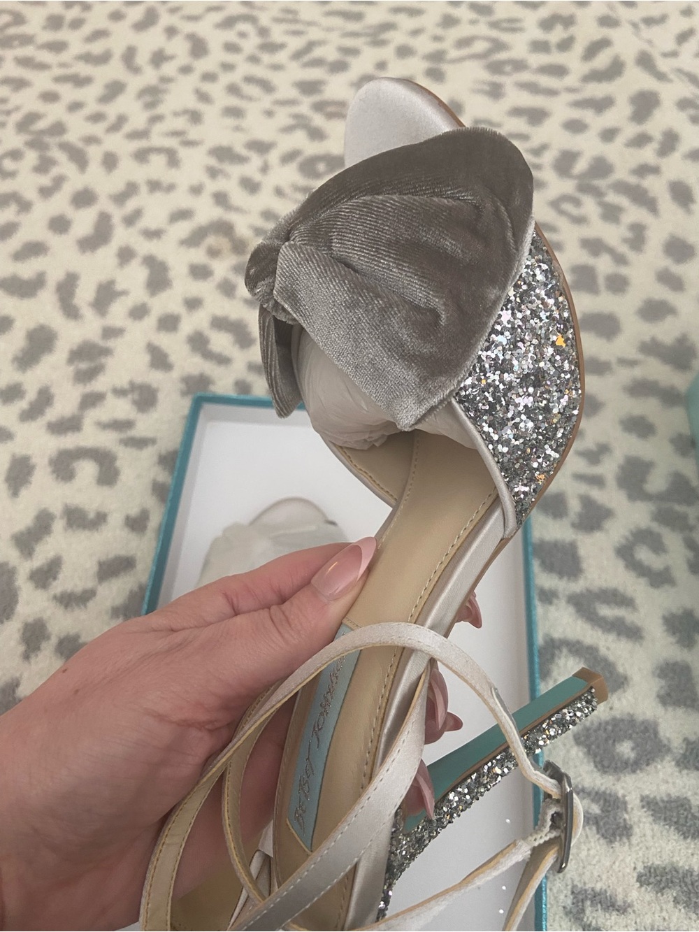 NIB BLUE BY BETSEY JOHNSON JILLY VELVET BOW & GLITTER HEELS SIZE 6.5 - Picture 7 of 7